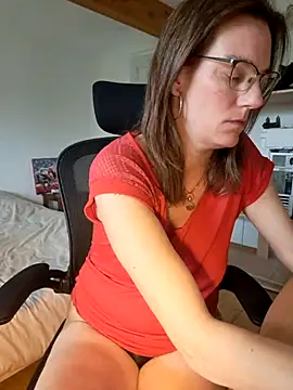 Snapshot of SpiceLea chatting on 03-14-25, 12:51 SpiceLea online show from 03-14-25, 12:51