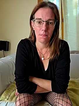 Snapshot of SpiceLea chatting on 09-22-25, 01:35 SpiceLea online show from 09-22-25, 01:35