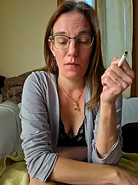 Snapshot of SpiceLea chatting on 09-25-25, 11:03 SpiceLea online show from 09-25-25, 11:03