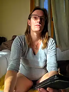 Snapshot of SpiceLea chatting on 09-29-25, 08:30 SpiceLea online show from 09-29-25, 08:30