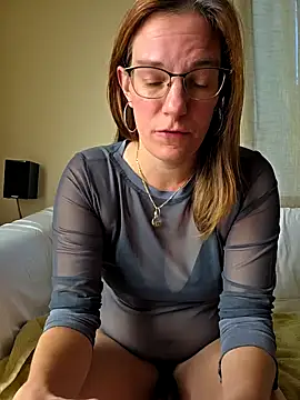 Snapshot of SpiceLea chatting on 10-10-25, 08:13 SpiceLea online show from 10-10-25, 08:13