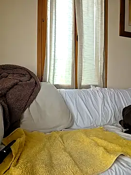 Snapshot of SpiceLea chatting on 10-19-25, 09:43 SpiceLea online show from 10-19-25, 09:43