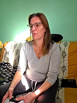 Snapshot of SpiceLea chatting on 10-23-25, 01:10 SpiceLea online show from 10-23-25, 01:10