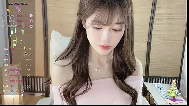 Snapshot of Yuuuuuly chatting on 12-18-24, 01:34 Yuuuuuly online show from 12-18-24, 01:34