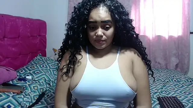 Snapshot of kiara_milf_ chatting on 10-28-25, 08:55 kiara milf  online show from 10-28-25, 08:55