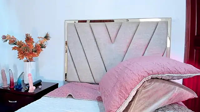 AlissaNix online show from 03-11-25, 04:21