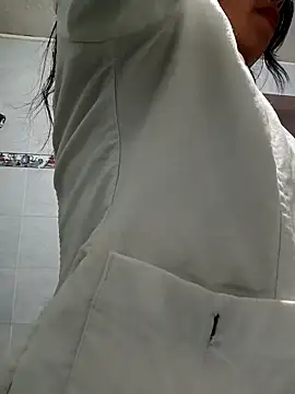 Snapshot of _andrea30 chatting on 11-06-25, 11:22 andrea30 online show from 11-06-25, 11:22