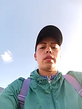 Snapshot of _andrea30 chatting on 11-08-25, 11:32 andrea30 online show from 11-08-25, 11:32