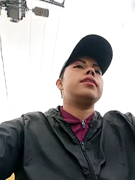 Snapshot of _andrea30 chatting on 11-17-25, 12:00 andrea30 online show from 11-17-25, 12:00