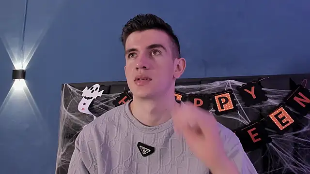 MikaelSlow online show from 10-24-25, 03:47