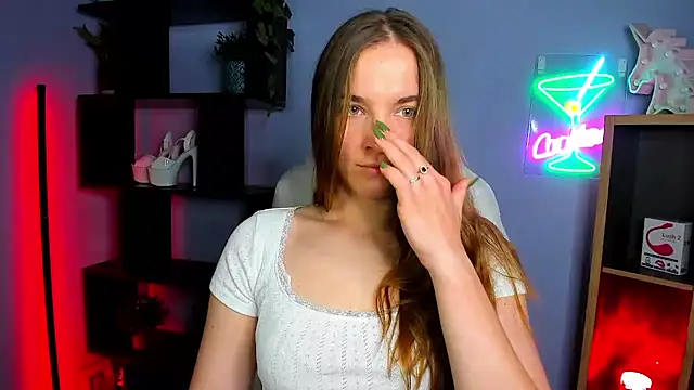 Snapshot of kenzie_x chatting on 10-29-25, 05:42 kenzie x online show from 10-29-25, 05:42