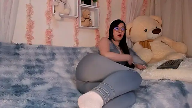 Idara and Edahi01 online show from 04-21-26, 01:42