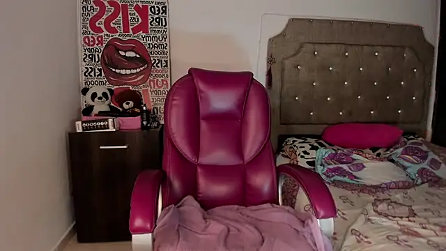 Snapshot of tattys_sexy chatting on 02-26-25, 05:20 tattys sexy online show from 02-26-25, 05:20