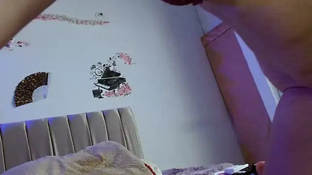 Snapshot of Sexylove_1977 chatting on 11-22-25, 04:11 Sexylove 1977 online show from 11-22-25, 04:11