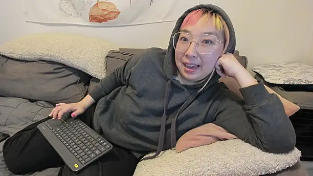 Snapshot of luxgray chatting on 12-05-24, 12:41 luxgray online show from 12-05-24, 12:41