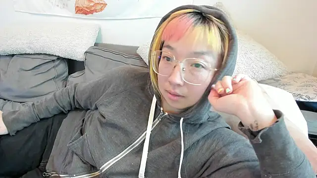 Snapshot of luxgray chatting on 12-09-24, 06:14 luxgray online show from 12-09-24, 06:14