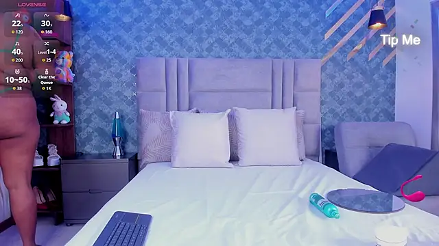 Snapshot of NiiaMoore chatting on 11-05-25, 08:20 NiiaMoore online show from 11-05-25, 08:20