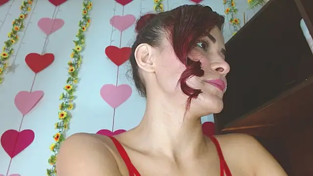 Snapshot of Darliin_G chatting on 02-14-25, 08:15 Darliin G online show from 02-14-25, 08:15