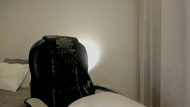 Snapshot of Im_coco chatting on 11-15-25, 01:36 Im coco online show from 11-15-25, 01:36