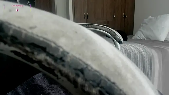 Snapshot of Im_coco chatting on 11-15-25, 01:40 Im coco online show from 11-15-25, 01:40