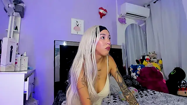 Laizasamantha2 online show from 06-25-26, 02:54