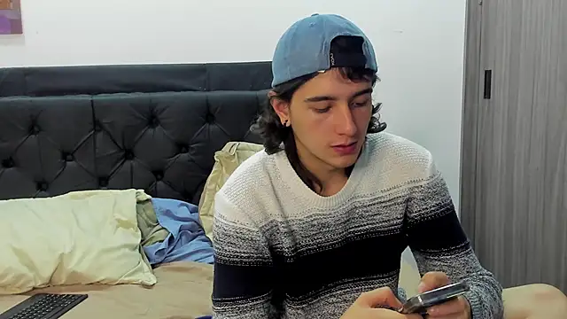 Snapshot of alex_connorr chatting on 12-24-24, 12:44 alex connorr online show from 12-24-24, 12:44