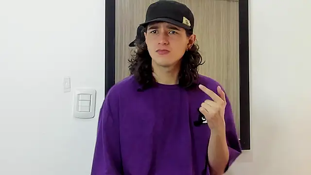 Snapshot of alex_connorr chatting on 02-01-25, 02:56 alex connorr online show from 02-01-25, 02:56