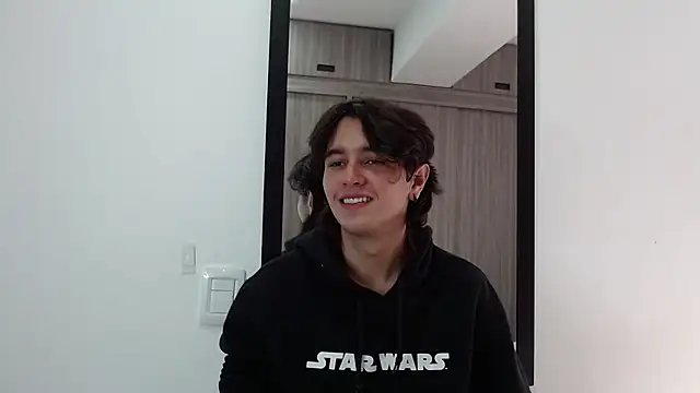 Snapshot of alex_connorr chatting on 02-25-25, 02:44 alex connorr online show from 02-25-25, 02:44