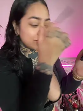 Snapshot of aliensexy chatting on 12-02-25, 11:23 aliensexy online show from 12-02-25, 11:23