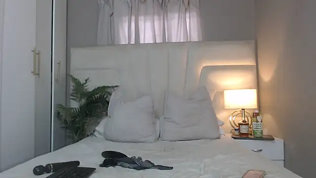 naughtyblackdolie online show from 12-04-25, 05:28