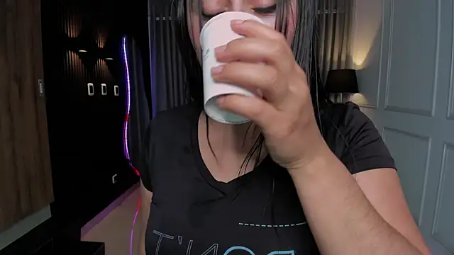 Anna parkker  online show from 11-21-25, 07:23