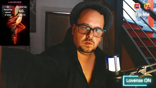 Snapshot of punky233 chatting on 09-15-25, 02:06 punky233 online show from 09-15-25, 02:06