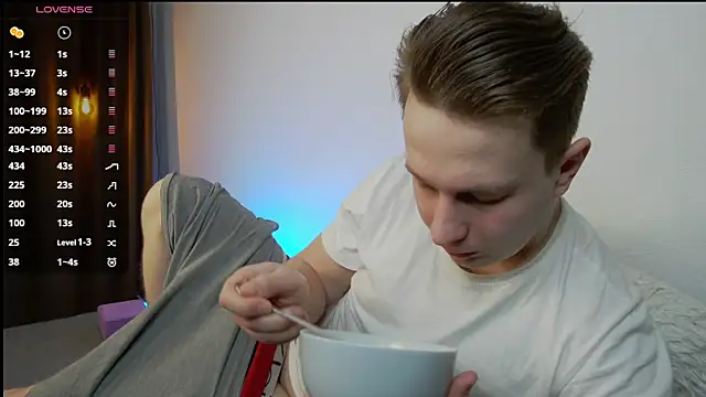 Snapshot of charlie_smiley chatting on 02-22-25, 03:12 charlie smiley online show from 02-22-25, 03:12