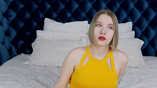 LiliLinn online show from 02-08-25, 04:36