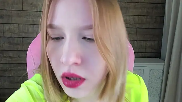 LiliLinn online show from 04-17-26, 04:48