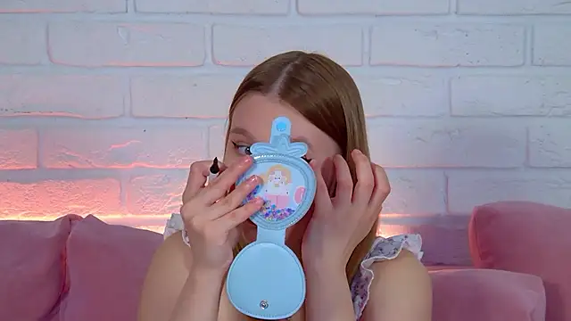 LiliLinn online show from 06-16-26, 04:26