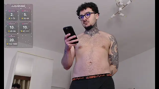 Snapshot of TattedCurls chatting on 02-21-25, 02:39 TattedCurls online show from 02-21-25, 02:39