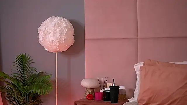 AlmaLuv online show from 05-12-26, 03:03