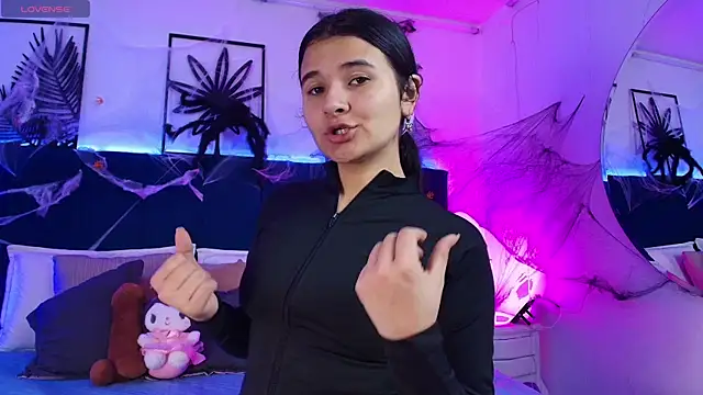 Snapshot of Tifanny_grey chatting on 10-27-25, 08:02 Tifanny grey online show from 10-27-25, 08:02