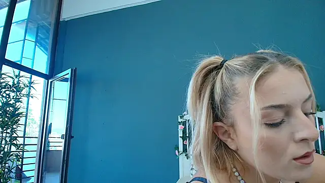 AlicePirs online show from 06-21-26, 04:15