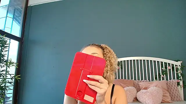 AlicePirs online show from 07-18-26, 04:16
