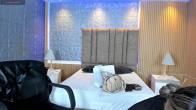 Alessia Taylorr online show from 10-15-25, 12:05