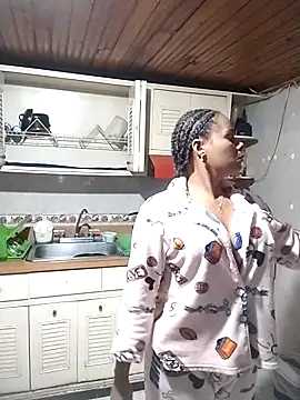 Snapshot of Camille_rose_ chatting on 03-04-25, 02:06 Camille rose online show from 03-04-25, 02:06