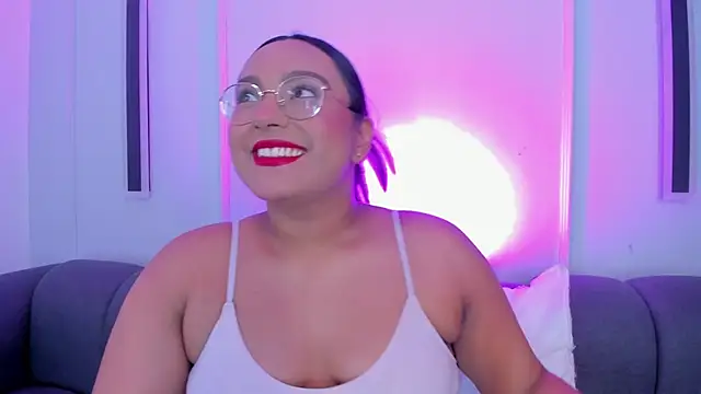 Snapshot of ellamontoya chatting on 11-23-25, 01:33 ellamontoya online show from 11-23-25, 01:33