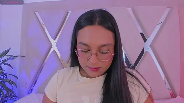 Snapshot of ellamontoya chatting on 02-17-26, 11:18 ellamontoya online show from 02-17-26, 11:18