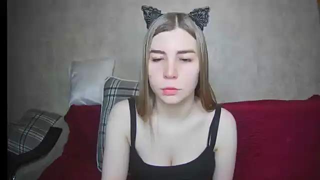 Snapshot of ElllaNuar chatting on 03-06-25, 03:57 ElllaNuar online show from 03-06-25, 03:57