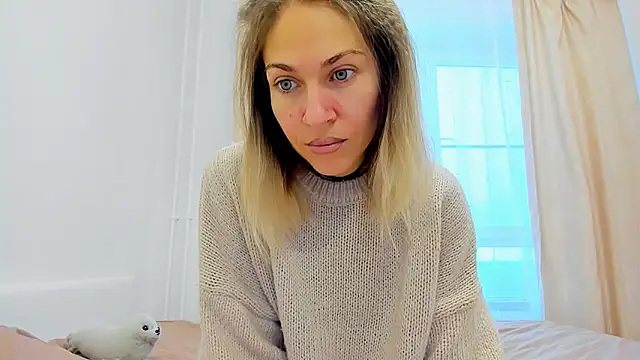 Mona Cruz online show from 12-08-24, 06:22