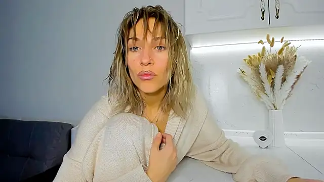 Mona Cruz online show from 02-20-25, 09:09