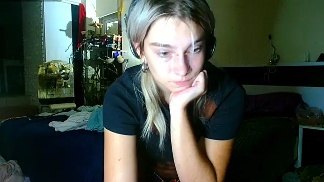 Sophie Bell online show from 09-10-25, 04:51