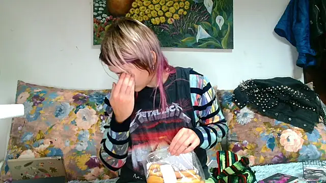 Sophie Bell online show from 10-13-25, 03:45